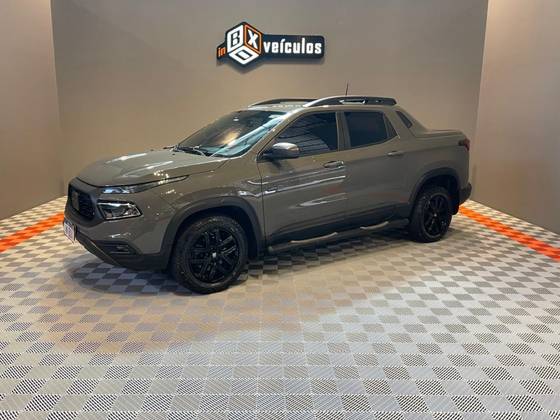 FIAT TORO 2.0 16V TURBO DIESEL ULTRA 4WD AT9 FIAT TORO 2.0 16V TURBO DIESEL ULTRA 4WD AT9